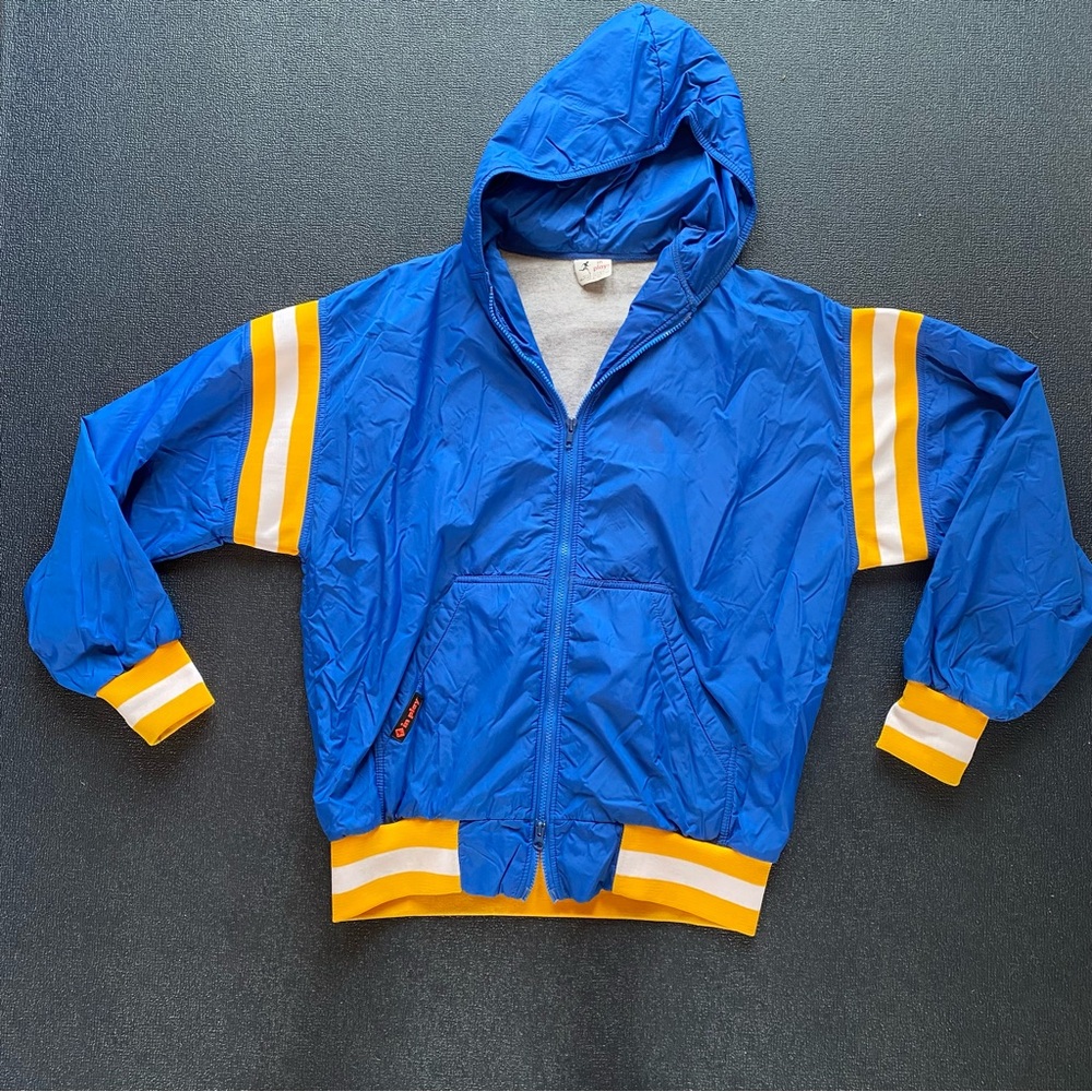 In Play Brand Pullover. Size Large.